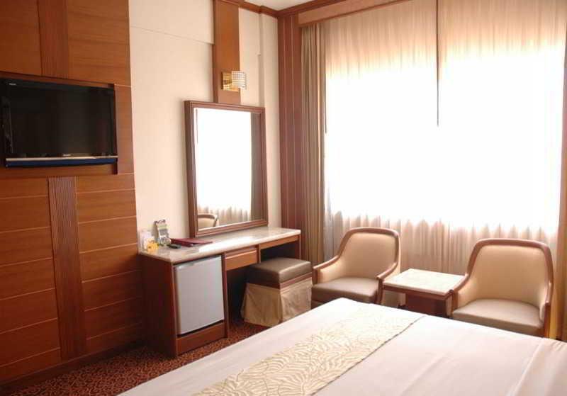 Richly Villa Bangkok Luaran gambar